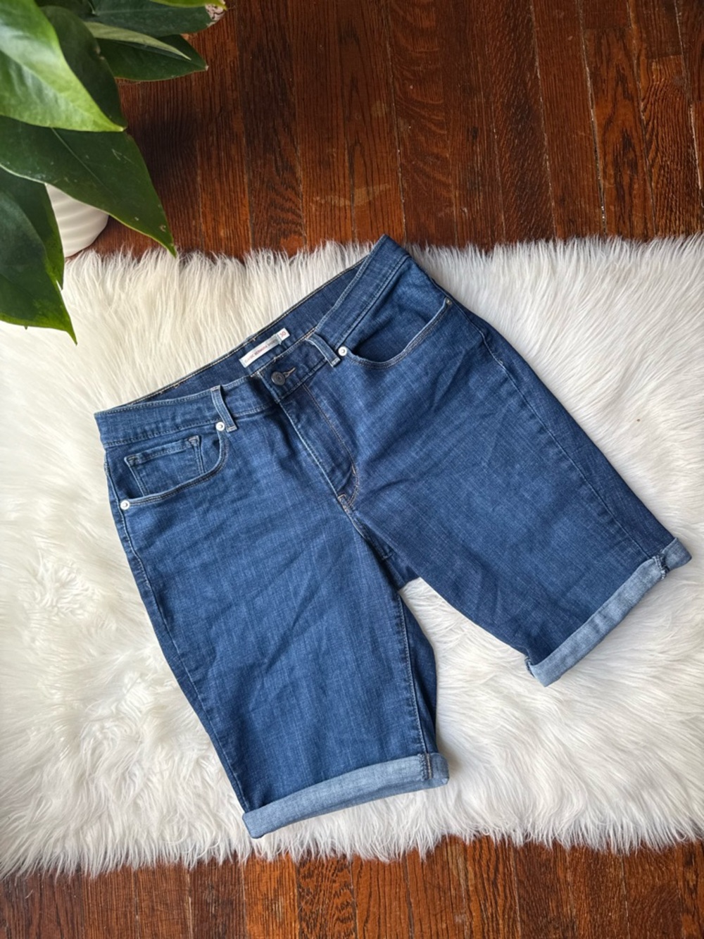 Levi's Bermuda Denim Shorts Women's Size 30 Dark Wash Stretch Jean Shorts
